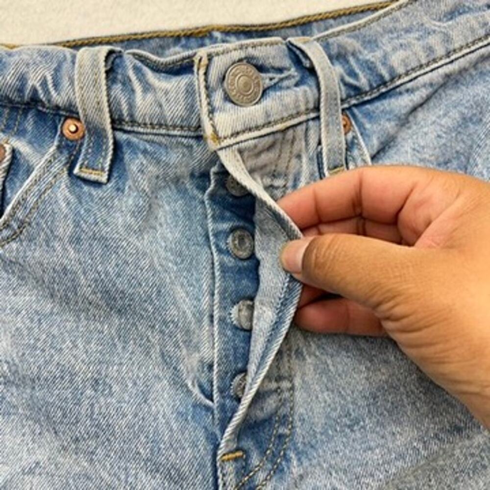 Levi's 501 Button Fly Cut Off‎ Women's Sz. 26 Denim Shorts Blue Light Wash - Picture 3 of 6